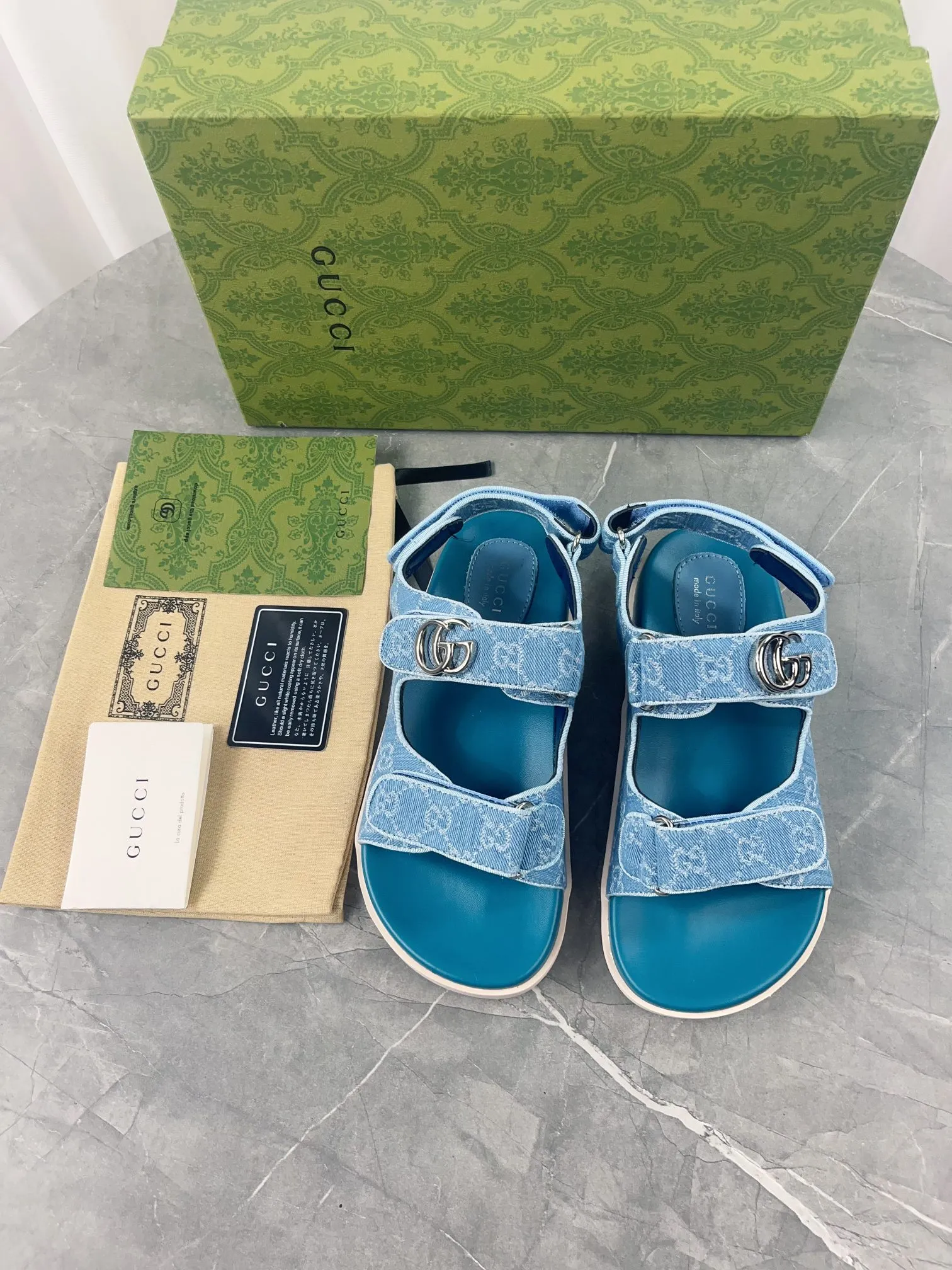 👟👟Ex-factory price 520👟👟 2024 Gucci presbyopic fabric sandals, Gucci special presbyopic canvas fabric with double G metal buckle, fabric: double G presbyopic/imported cowhide, lining: cow lining, outsole: rubber outsole, size: 35-42